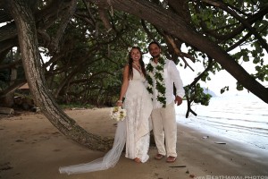 Kaneohe Beach Wedding Oahu Hawaii photos by Pasha www.BestHawaii.photos 123120160010